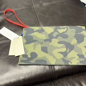 NWT camp Rothy’s clutch